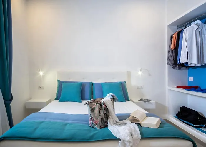 Sorrentovibes - Family In Centre *