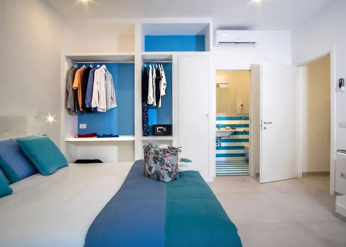 Sorrentovibes - Family In Centre