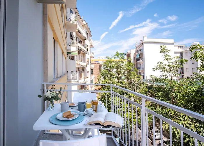 Sorrentovibes - Family In Centre