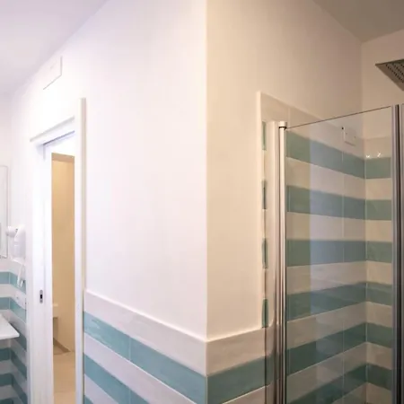 Sorrentovibes - Family In Centre Sorrento