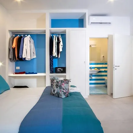 Sorrentovibes - Family In Centre