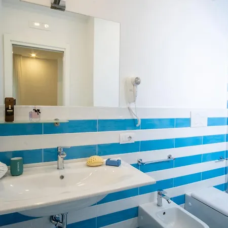 Sorrentovibes - Family In Centre