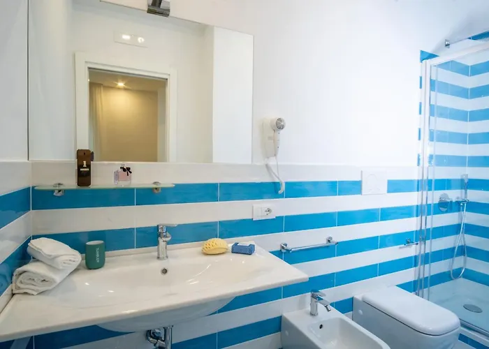 Sorrentovibes - Family In Centre