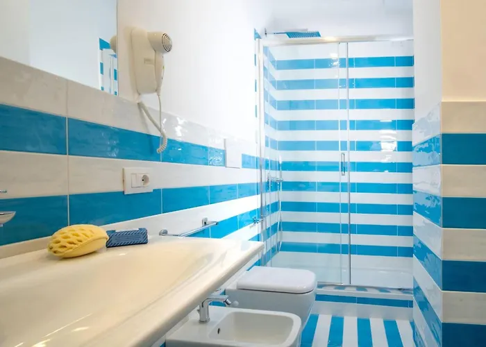 Sorrentovibes - Family In Centre Sorrento